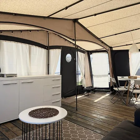 Przyczepa L11 Na Kempingu Molo Surf Jastarnia