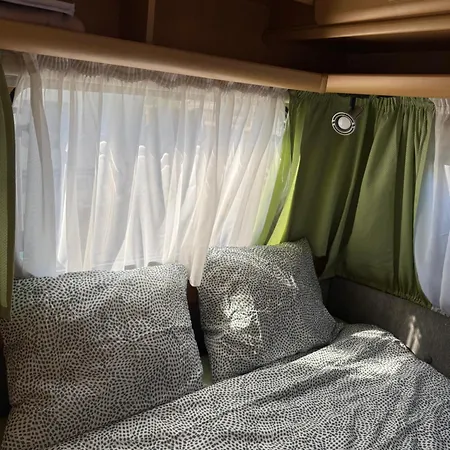 Przyczepa L11 Na Kempingu Molo Surf Kemp