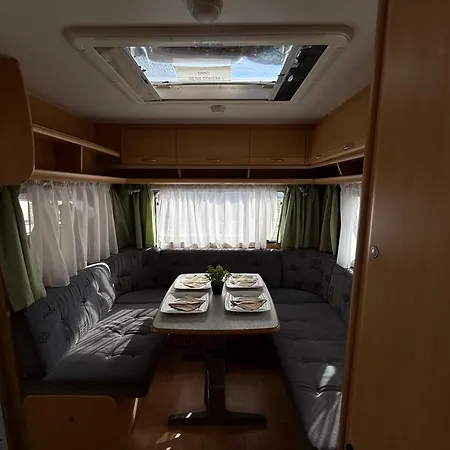 Przyczepa L11 Na Kempingu Molo Surf ヤスタルニャ