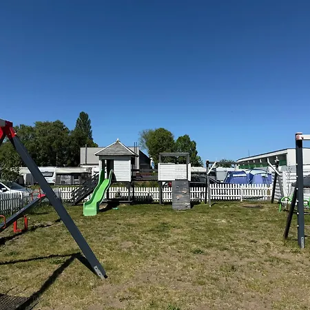 Przyczepa L11 Na Kempingu Molo Surf Jastarnia
